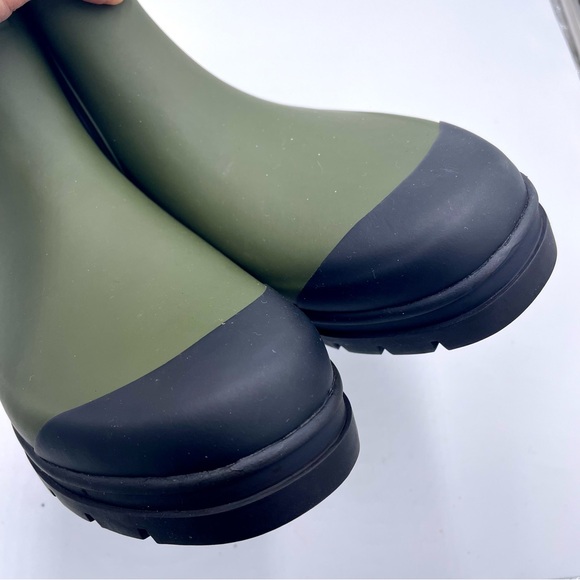 NEW Everlane Surplus Army Green Black Chelsea Rain Boot in Size 6 - Picture 3 of 11